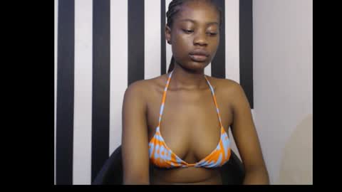 Snapshot of ebony_petitequeen chatting on 10-20-25, 10:16 Ella online show from 10-20-25, 10:16