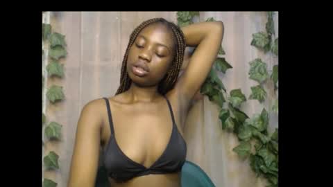 Snapshot of ebony_petitequeen chatting on 10-23-25, 11:09 Ella online show from 10-23-25, 11:09