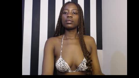 Snapshot of ebony_petitequeen chatting on 10-31-25, 10:33 Ella online show from 10-31-25, 10:33