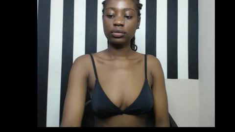 Snapshot of ebony_petitequeen chatting on 11-04-25, 11:31 Ella online show from 11-04-25, 11:31