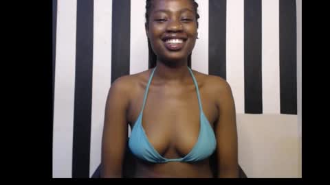 Snapshot of ebony_petitequeen chatting on 11-05-25, 12:27 Ella online show from 11-05-25, 12:27