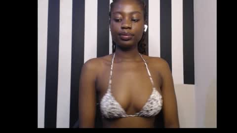 Snapshot of ebony_petitequeen chatting on 11-07-25, 11:43 Ella online show from 11-07-25, 11:43