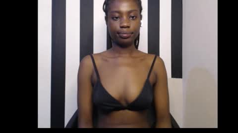 Snapshot of ebony_petitequeen chatting on 11-10-25, 12:48 Ella online show from 11-10-25, 12:48
