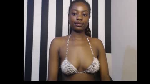Snapshot of ebony_petitequeen chatting on 11-15-25, 01:18 Ella online show from 11-15-25, 01:18