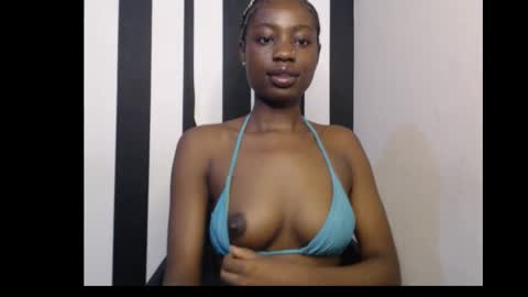 Snapshot of ebony_petitequeen chatting on 11-21-25, 09:24 Ella online show from 11-21-25, 09:24