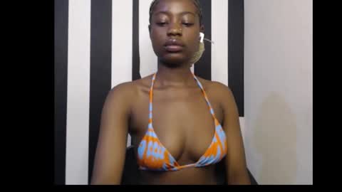 Snapshot of ebony_petitequeen chatting on 11-22-25, 09:30 Ella online show from 11-22-25, 09:30