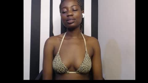 Snapshot of ebony_petitequeen chatting on 11-24-25, 11:43 Ella online show from 11-24-25, 11:43