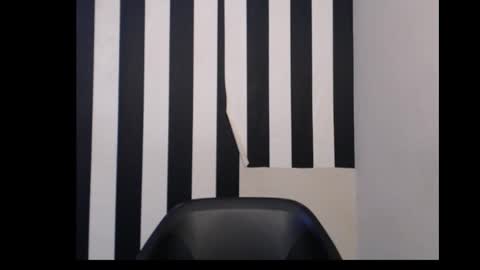 Snapshot of ebony_petitequeen chatting on 12-01-25, 11:43 Ella online show from 12-01-25, 11:43