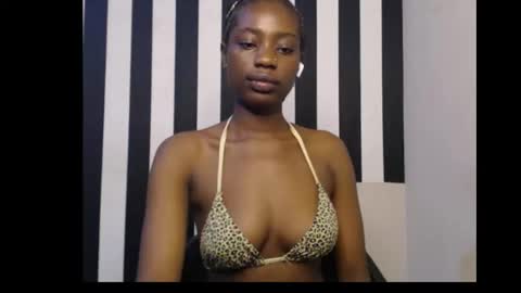 Snapshot of ebony_petitequeen chatting on 12-03-25, 09:57 Ella online show from 12-03-25, 09:57