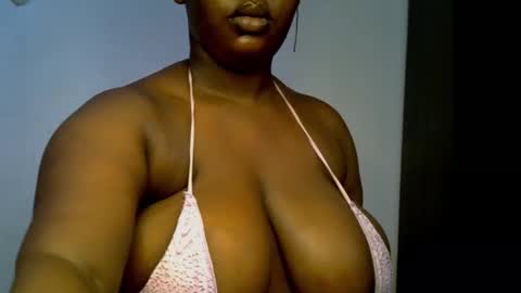 Snapshot of ebony_plumx12 chatting on 12-21-25, 08:54 Prisy online show from 12-21-25, 08:54