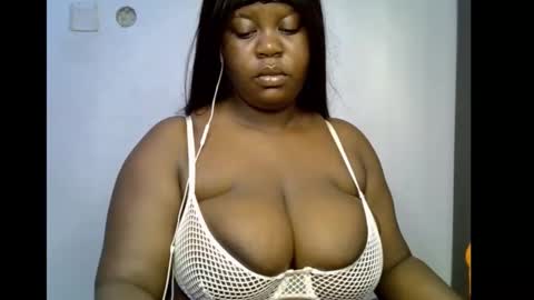 Snapshot of ebony_plumx12 chatting on 01-05-26, 05:38 Prisy online show from 01-05-26, 05:38