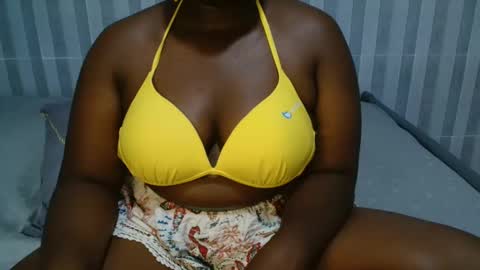 Snapshot of ebony_sabrina chatting on 01-21-25, 06:34 Sabrina online show from 01-21-25, 06:34