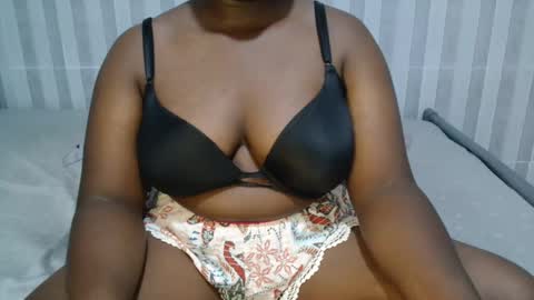 Snapshot of ebony_sabrina chatting on 01-28-25, 08:25 Sabrina online show from 01-28-25, 08:25