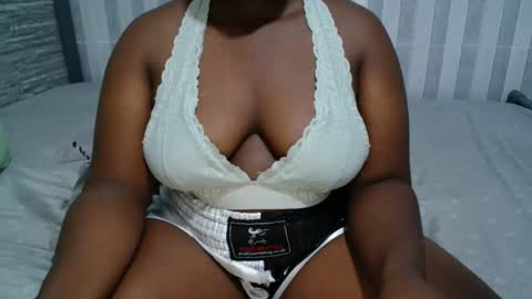 Snapshot of ebony_sabrina chatting on 09-27-25, 07:46 Sabrina online show from 09-27-25, 07:46