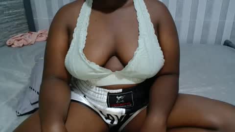 Snapshot of ebony_sabrina chatting on 09-27-25, 07:52 Sabrina online show from 09-27-25, 07:52