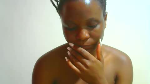 Snapshot of ebony_shan_ chatting on 10-26-25, 04:13 Shanny online show from 10-26-25, 04:13