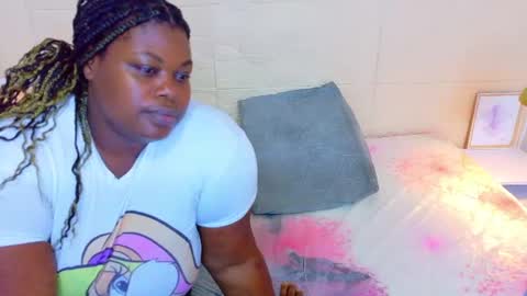 Snapshot of ebony_sugar_mommy chatting on 06-17-26, 01:41 MILENA online show from 06-17-26, 01:41