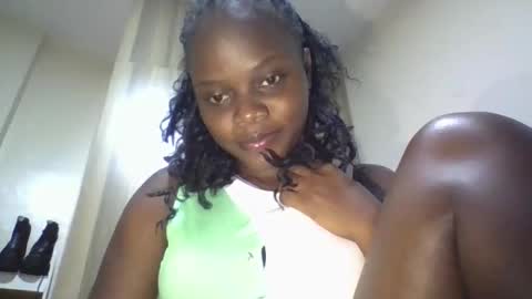 Snapshot of ebony_tasha chatting on 05-22-26, 05:18 tasha online show from 05-22-26, 05:18