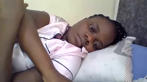 Snapshot of ebony_tasha chatting on 05-29-26, 06:22 tasha online show from 05-29-26, 06:22