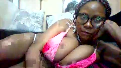 Snapshot of ebonybussy chatting on 02-23-25, 12:27 MAMITO online show from 02-23-25, 12:27