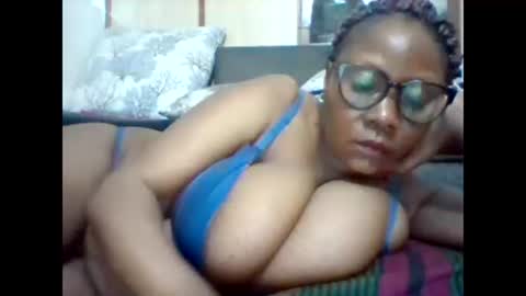 Snapshot of ebonybussy chatting on 03-01-25, 11:28 MAMITO online show from 03-01-25, 11:28