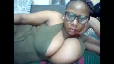 Snapshot of ebonybussy chatting on 03-08-25, 11:28 MAMITO online show from 03-08-25, 11:28