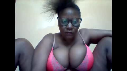 Snapshot of ebonybussy chatting on 09-21-25, 09:22 MAMITO online show from 09-21-25, 09:22