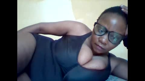 Snapshot of ebonybussy chatting on 09-23-25, 07:11 MAMITO online show from 09-23-25, 07:11