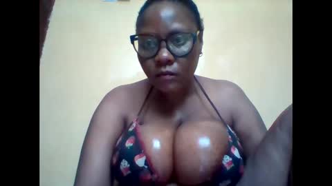 Snapshot of ebonybussy chatting on 09-24-25, 08:28 MAMITO online show from 09-24-25, 08:28
