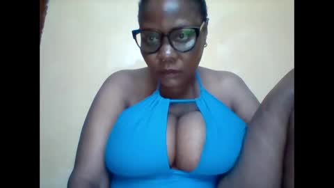 Snapshot of ebonybussy chatting on 09-25-25, 08:51 MAMITO online show from 09-25-25, 08:51
