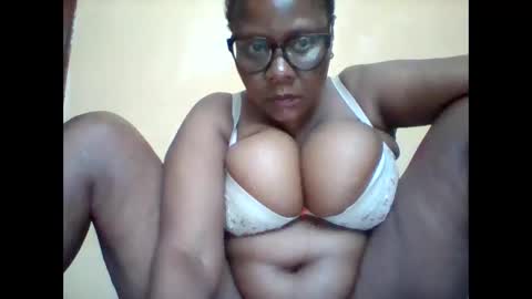 Snapshot of ebonybussy chatting on 10-03-25, 08:11 MAMITO online show from 10-03-25, 08:11