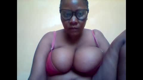 Snapshot of ebonybussy chatting on 10-06-25, 10:34 MAMITO online show from 10-06-25, 10:34