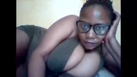 Snapshot of ebonybussy chatting on 10-30-25, 08:05 MAMITO online show from 10-30-25, 08:05