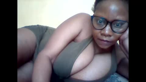 Snapshot of ebonybussy chatting on 11-15-25, 10:23 MAMITO online show from 11-15-25, 10:23