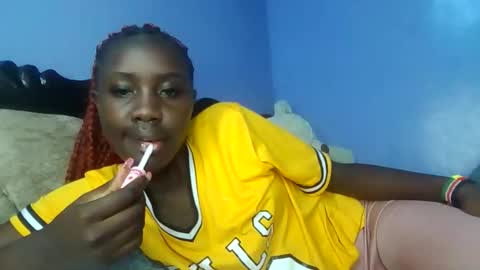 Snapshot of ebonyceline12 chatting on 09-28-25, 10:37 talia online show from 09-28-25, 10:37