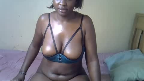 Snapshot of ebonyfatale chatting on 06-11-26, 10:41 ebonyfatale online show from 06-11-26, 10:41