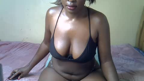 Snapshot of ebonyfatale chatting on 06-12-26, 09:57 ebonyfatale online show from 06-12-26, 09:57