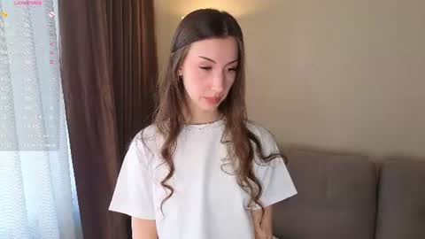 Snapshot of ebonyleibenstein chatting on 06-12-26, 02:43 Milly online show from 06-12-26, 02:43
