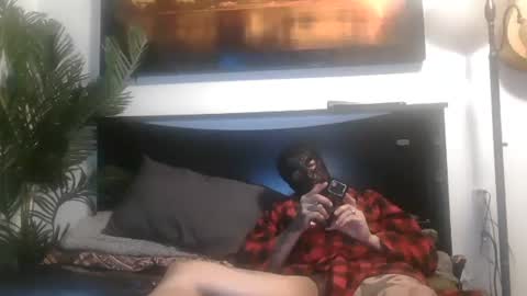 Snapshot of ebonynrandybone18 chatting on 12-18-25, 11:27 EbonyNRandybone online show from 12-18-25, 11:27