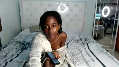 Snapshot of ebonypetitequeen chatting on 07-02-26, 12:10 Maya online show from 07-02-26, 12:10