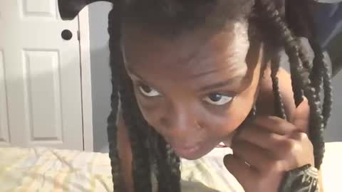 Snapshot of ebonyqueen00 chatting on 09-28-25, 04:56 Bliss Thee Siren online show from 09-28-25, 04:56