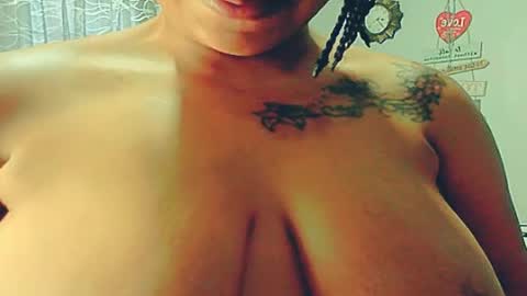 Snapshot of ebonyshy123x chatting on 06-12-26, 06:34 ebonyshy123 online show from 06-12-26, 06:34