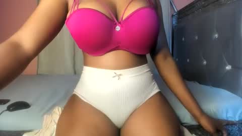 Snapshot of ebonysmiles00 chatting on 05-10-26, 11:04 ebonysmiles00 online show from 05-10-26, 11:04