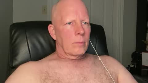 Snapshot of eddygl1968 chatting on 12-12-24, 02:59 Eddy online show from 12-12-24, 02:59