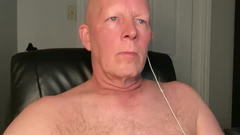 Snapshot of eddygl1968 chatting on 02-11-25, 03:18 Eddy online show from 02-11-25, 03:18