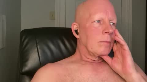 Snapshot of eddygl1968 chatting on 02-18-25, 03:42 Eddy online show from 02-18-25, 03:42