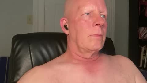 Snapshot of eddygl1968 chatting on 10-20-25, 01:39 Eddy online show from 10-20-25, 01:39