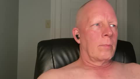 Snapshot of eddygl1968 chatting on 10-21-25, 02:01 Eddy online show from 10-21-25, 02:01