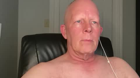 Snapshot of eddygl1968 chatting on 10-22-25, 02:34 Eddy online show from 10-22-25, 02:34