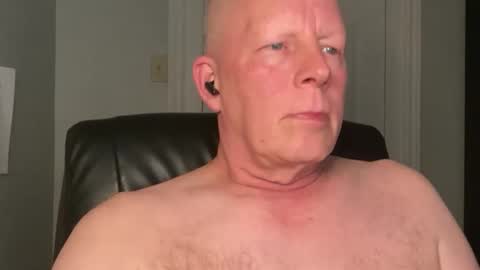 Snapshot of eddygl1968 chatting on 10-27-25, 02:15 Eddy online show from 10-27-25, 02:15